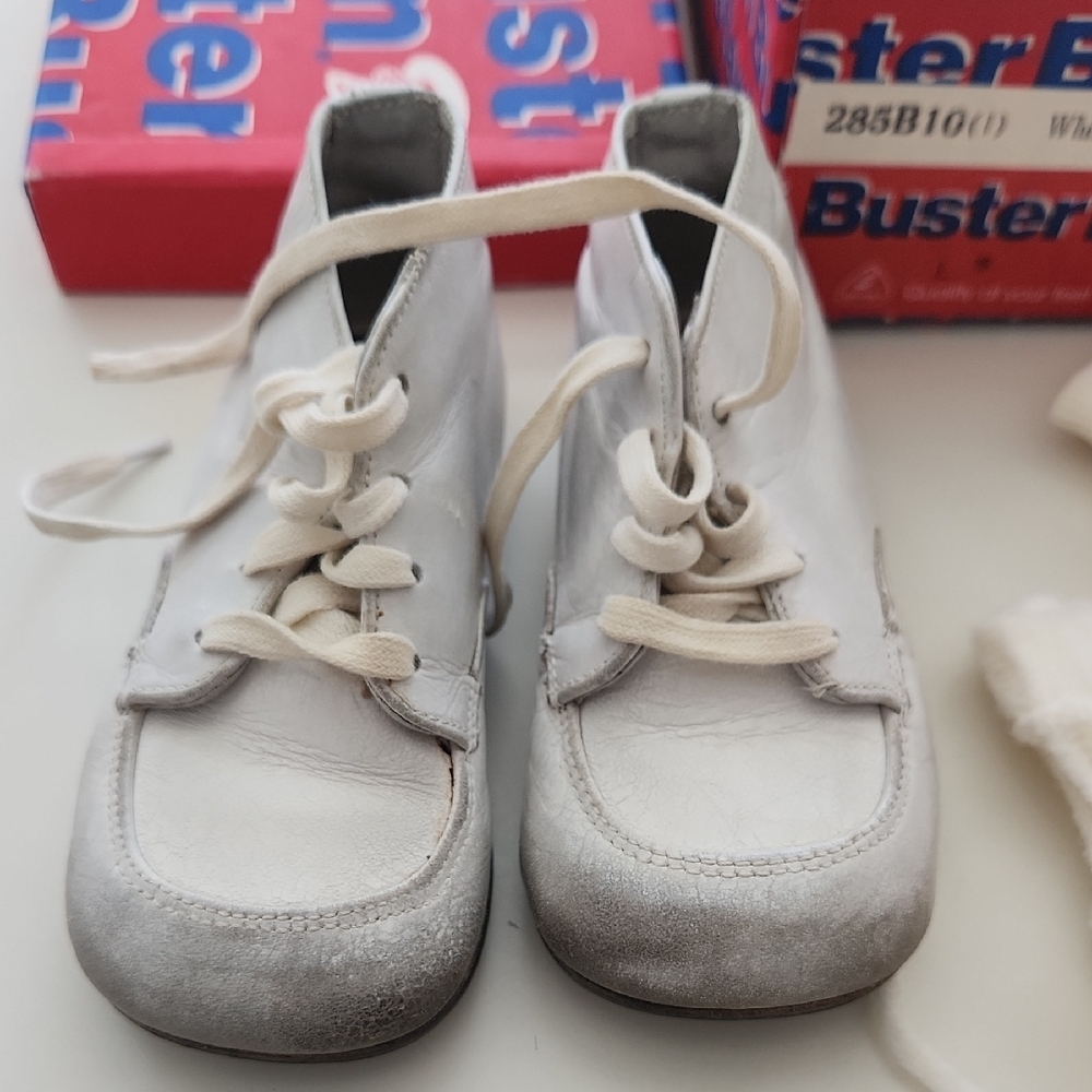 White Vintage Buster Browm Linden shoes and Socks Set